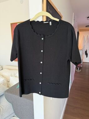 Elie Tahari Black Scalloped-Edge Short Sleeve Cardigan